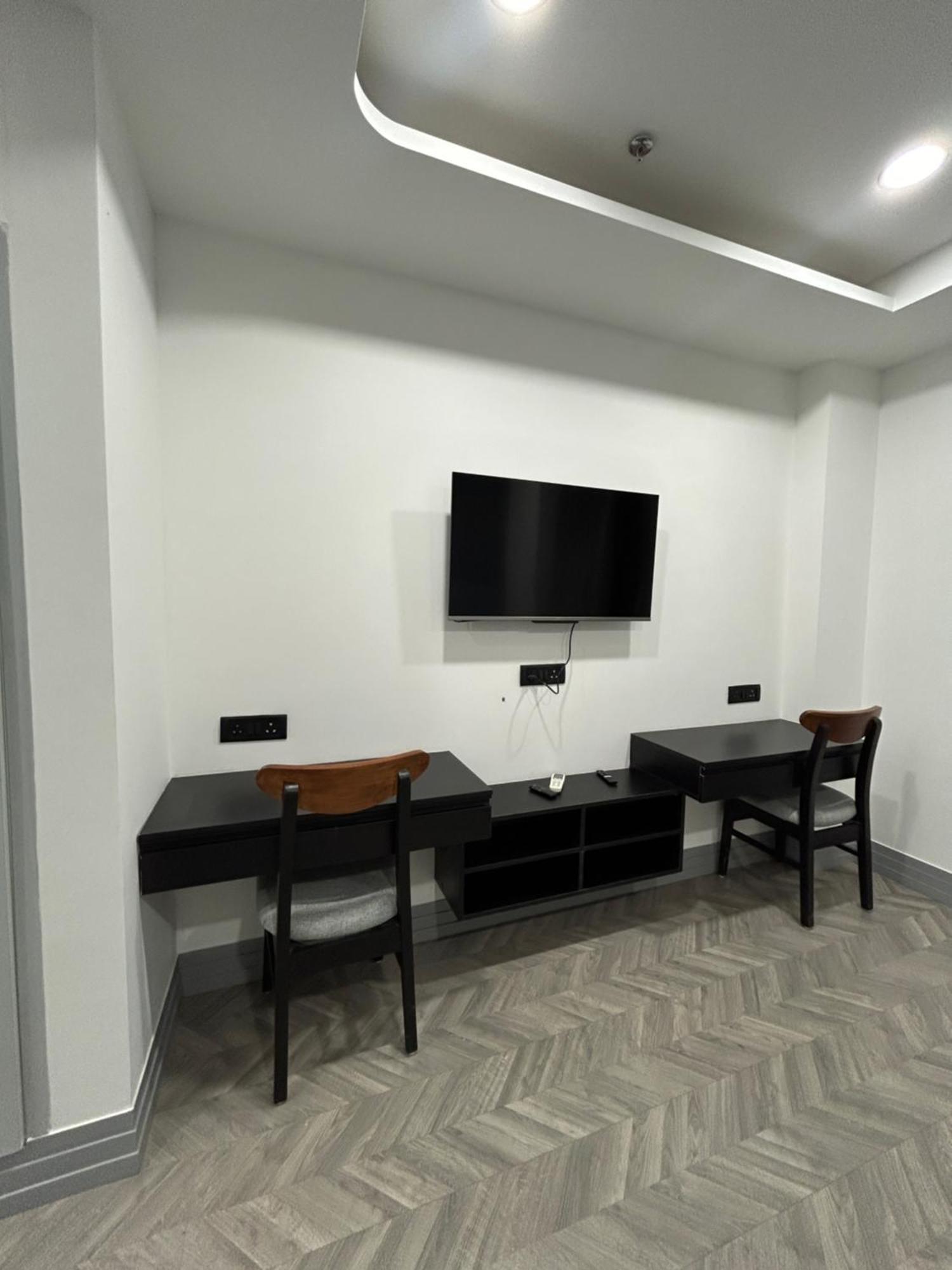 Bedchambers Serviced Apartment, Golf Course, גורגאון מראה חיצוני תמונה