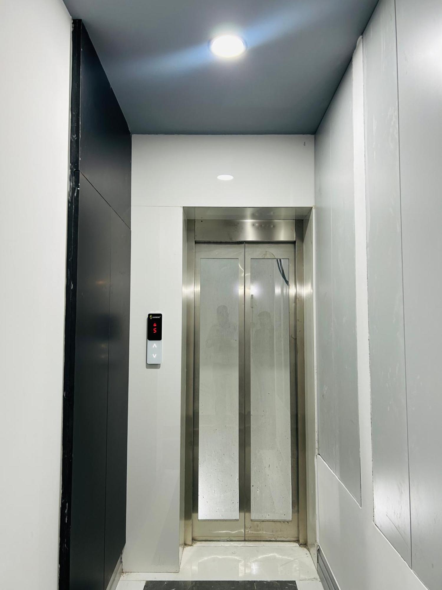 Bedchambers Serviced Apartment, Golf Course, גורגאון מראה חיצוני תמונה