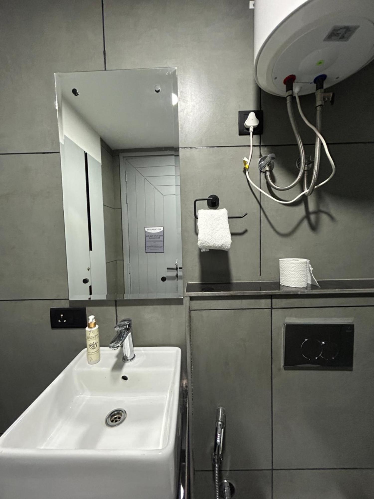 Bedchambers Serviced Apartment, Golf Course, גורגאון מראה חיצוני תמונה