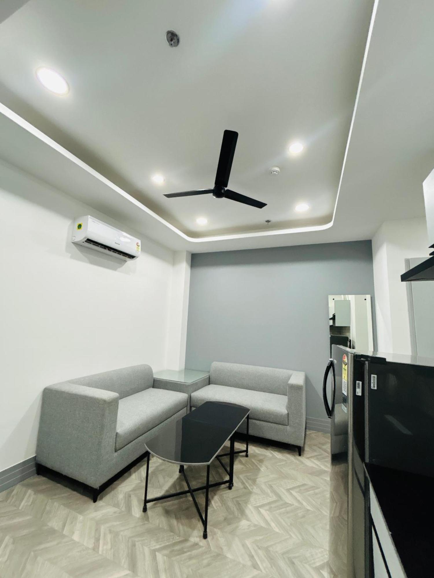 Bedchambers Serviced Apartment, Golf Course, גורגאון מראה חיצוני תמונה