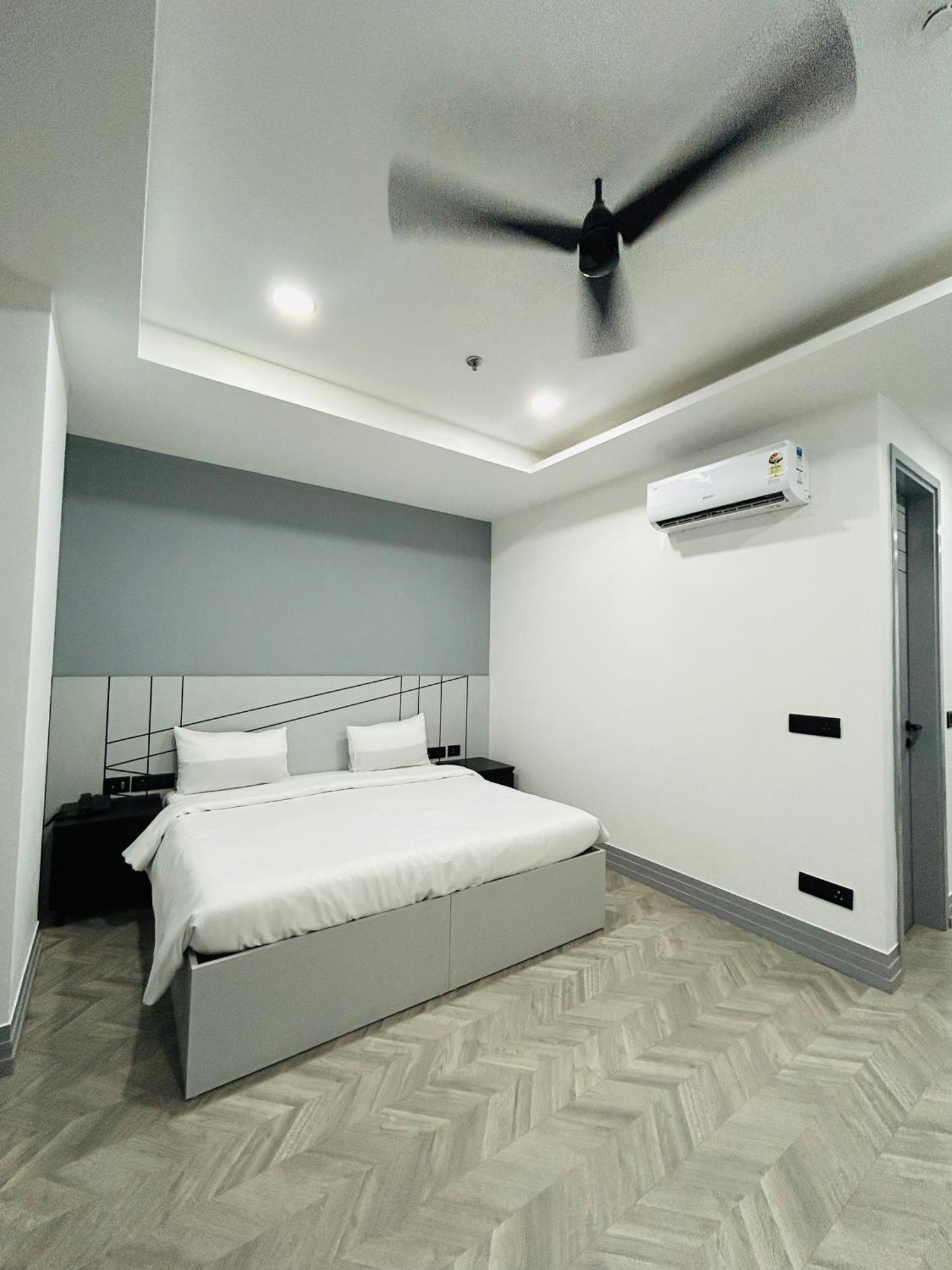 Bedchambers Serviced Apartment, Golf Course, גורגאון מראה חיצוני תמונה