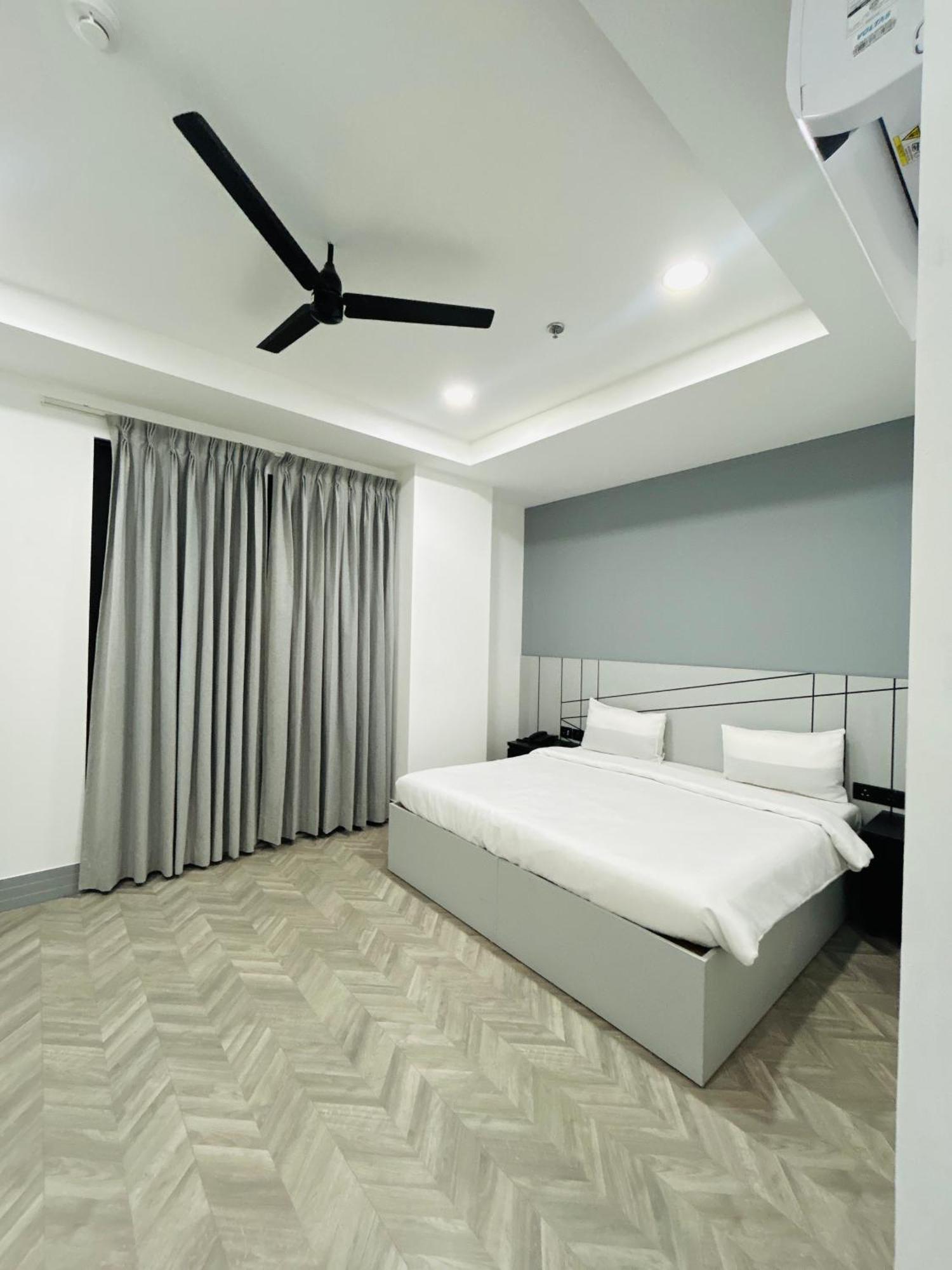 Bedchambers Serviced Apartment, Golf Course, גורגאון מראה חיצוני תמונה