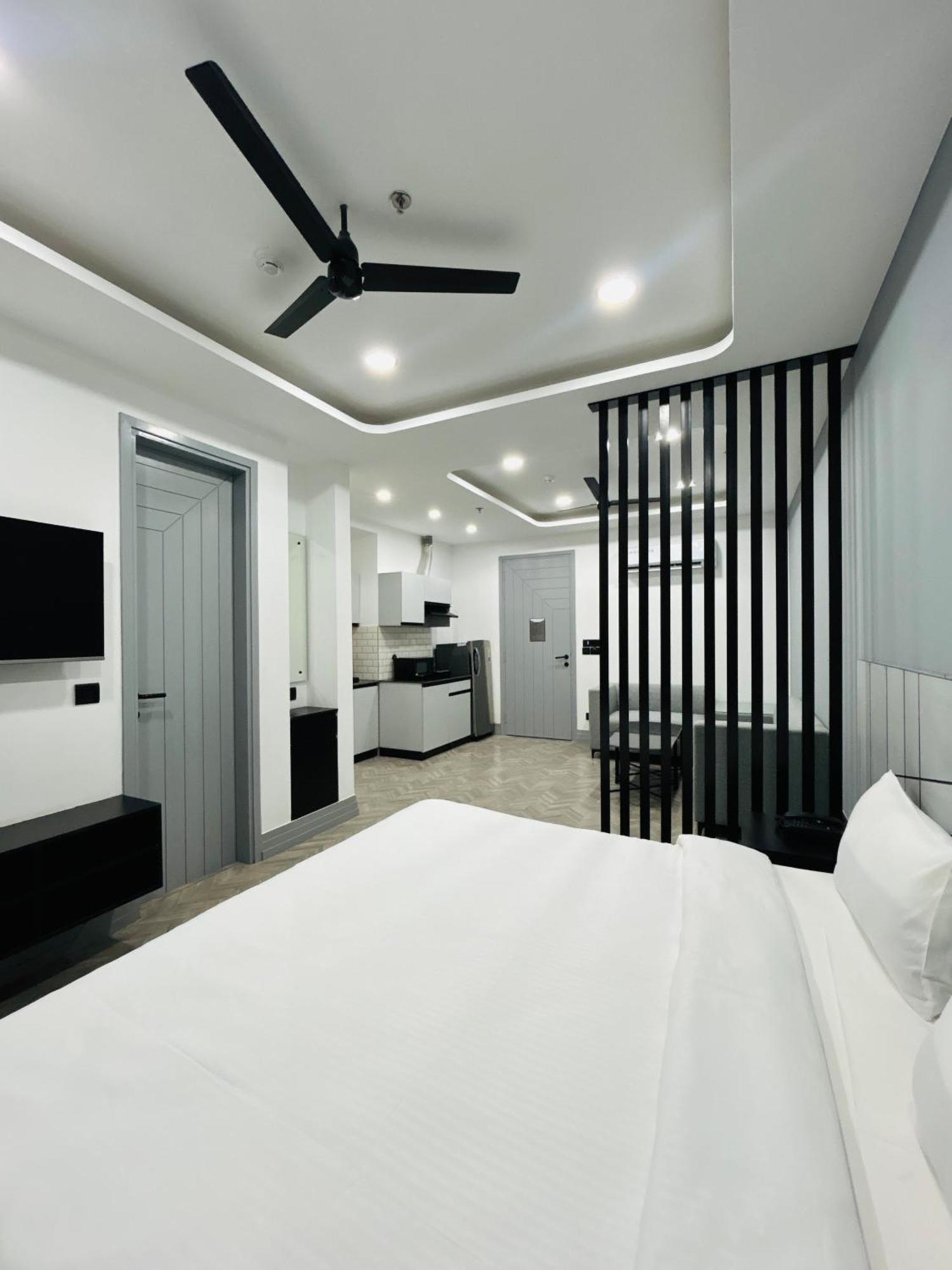 Bedchambers Serviced Apartment, Golf Course, גורגאון מראה חיצוני תמונה