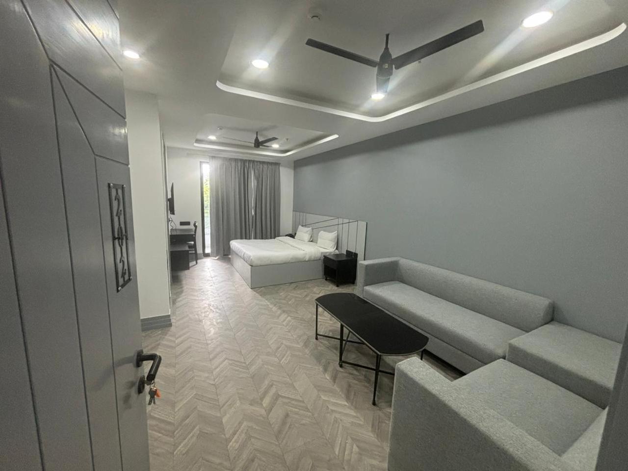 Bedchambers Serviced Apartment, Golf Course, גורגאון מראה חיצוני תמונה